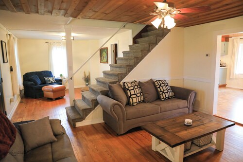 Charming 3-bedroom Farmhouse in Newport