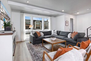Smart TV, fireplace - Moose Mgmt-Point at Current: Pvt Hot Tub-3 Minutes to DV Skiing (Park City)