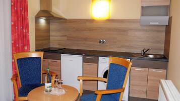 Huoneisto, parveke, näköala puutarhaan | Yksityinen keittiö | Syöttötuoli