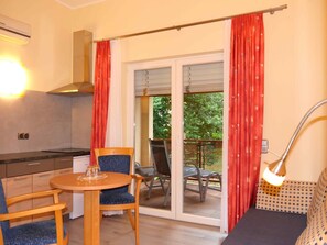 Apartment, Balcony, Garden View | Private kitchen | Highchair - Hotel Thalfried (Ruhla)