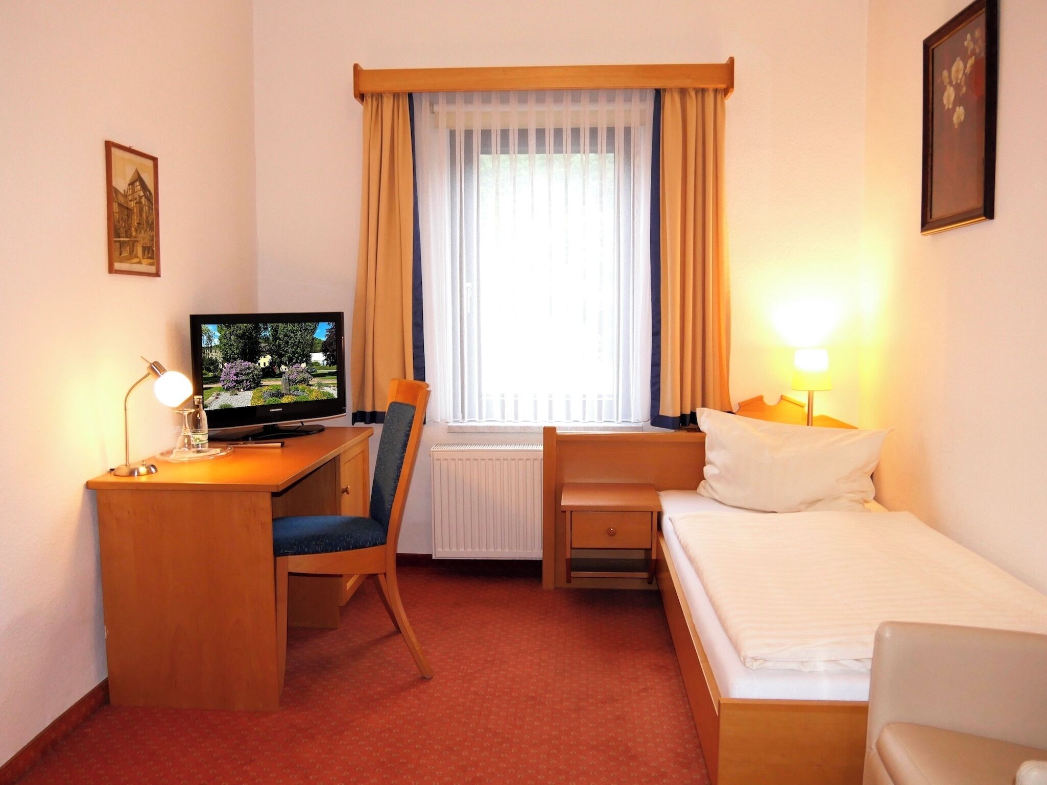 Yhden hengen huone | Tallelokero huoneessa