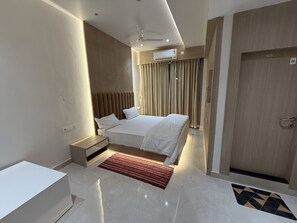 Desk, laptop workspace - Nature View Resort (Khandoli)