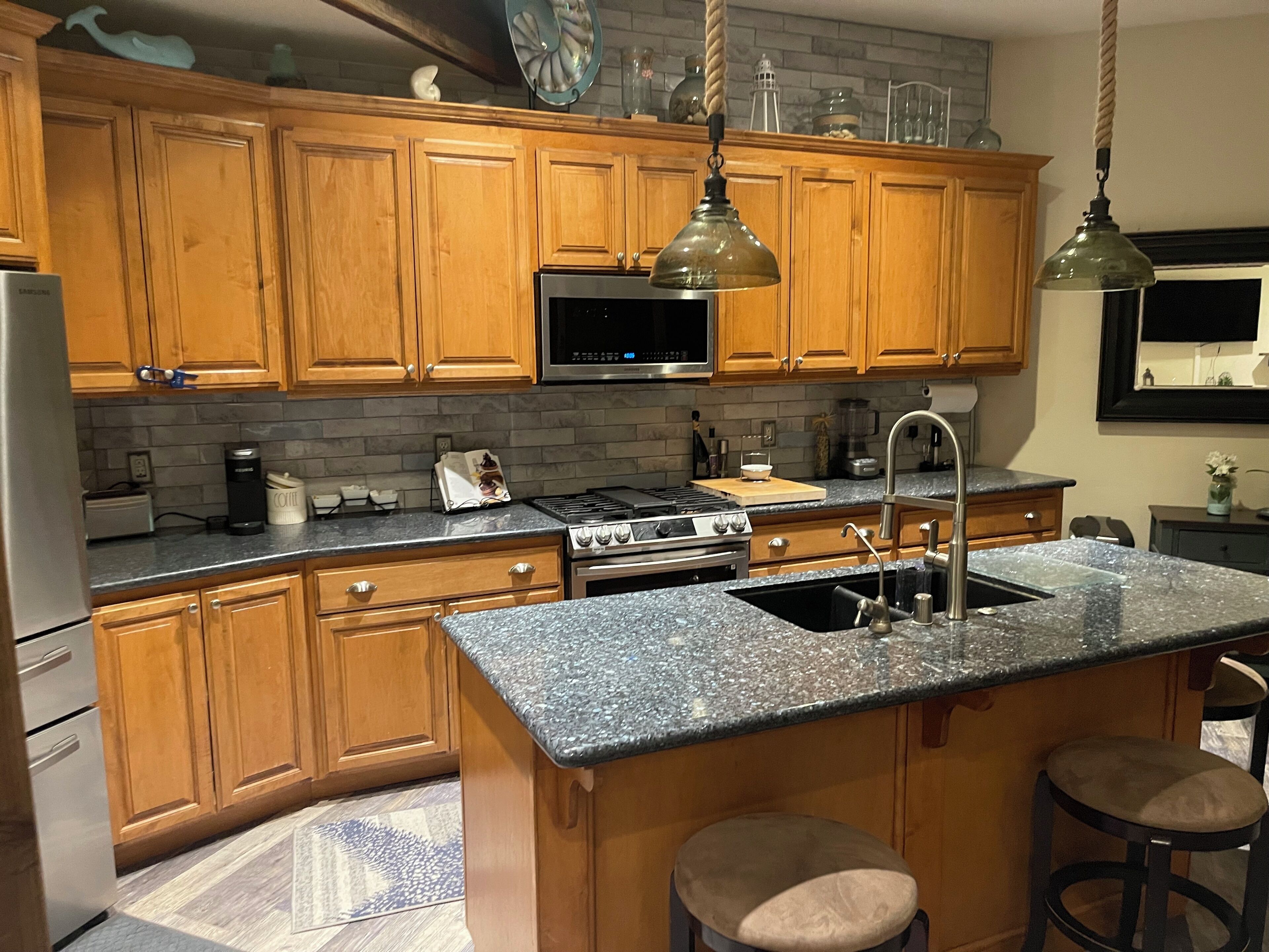 Microondas, horno, placa de cocina y lavavajillas