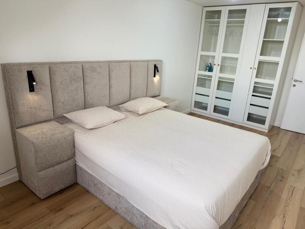 4 slaapkamers, een strijkplank/strijkijzer, reisbedje, gratis wifi