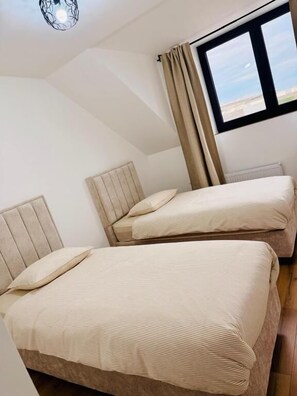 Nicht klassifiziertes Bild, 2 von 13, Schaltfläche