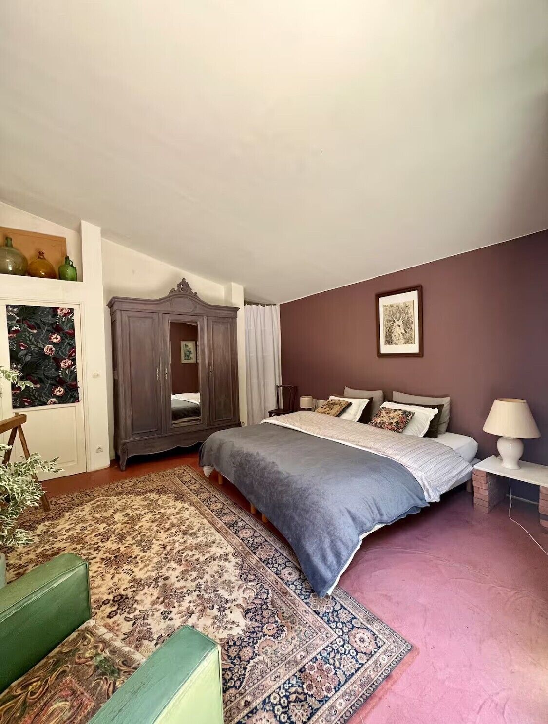 2 bedrooms, travel cot, free WiFi, bed sheets