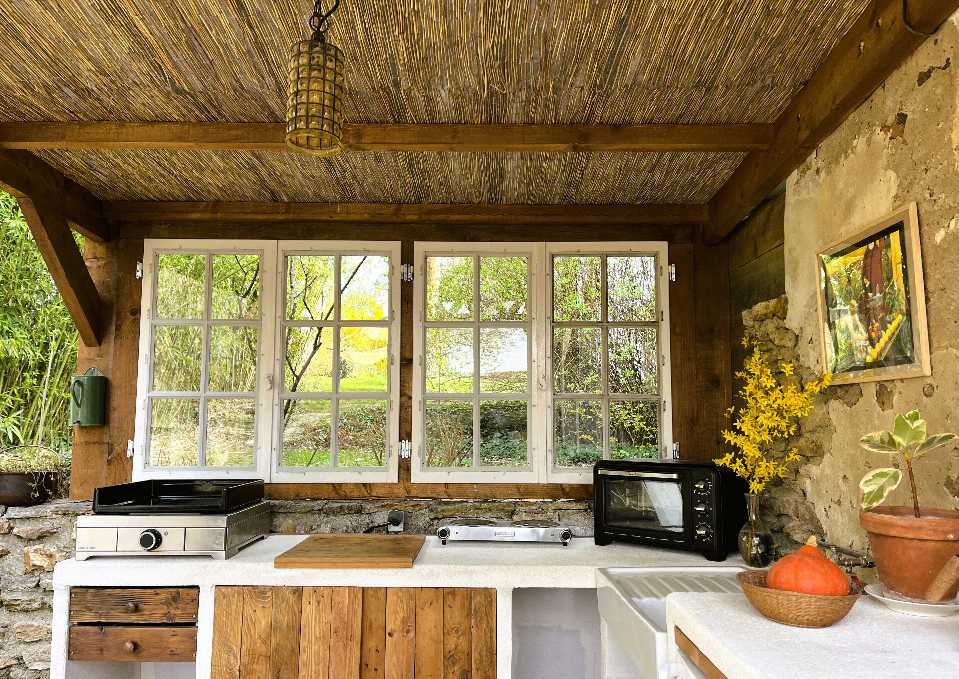 Réfrigérateur, micro-ondes, cafetière/bouilloire, bouilloire électrique