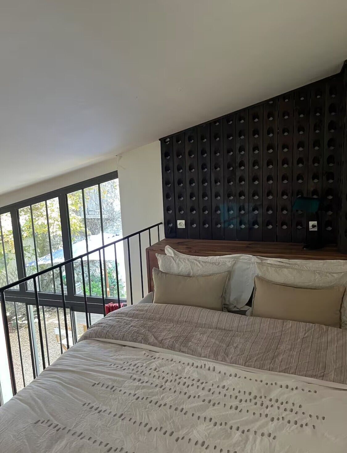 2 bedrooms, travel crib, free WiFi, bed sheets