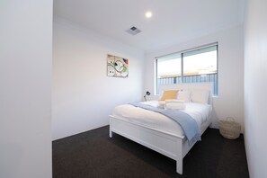 4 chambres, fer et planche à repasser, Wi-Fi gratuit, draps fournis