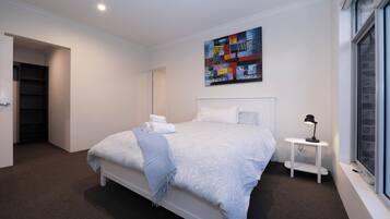 4 bedrooms, iron/ironing board, free WiFi, bed sheets
