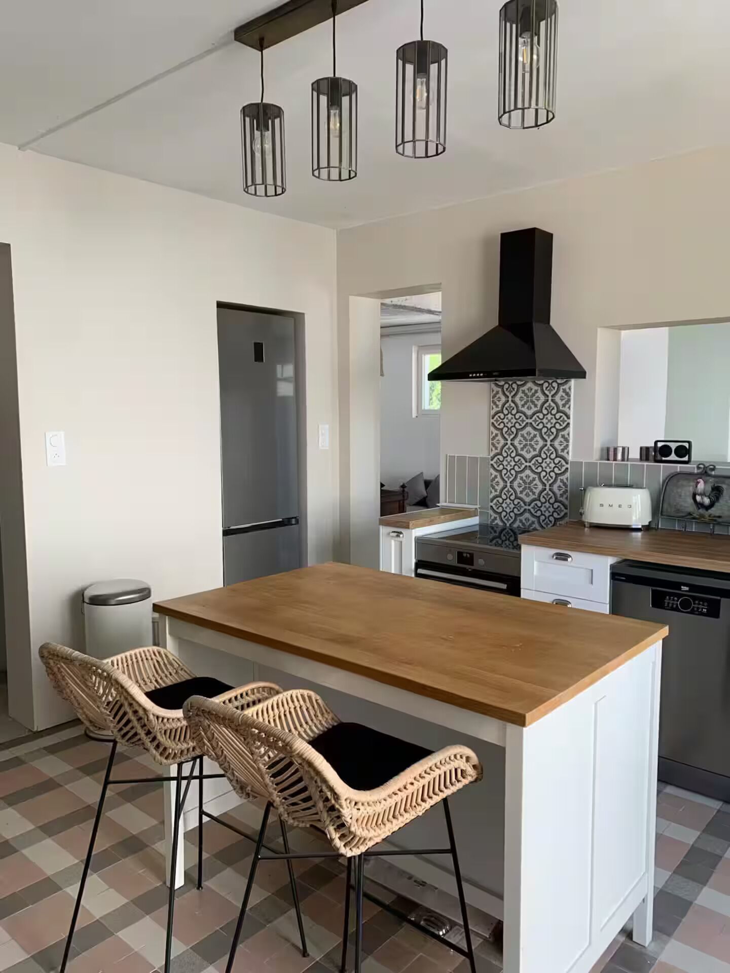 Frigorifero, microonde, forno, piano cottura