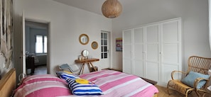 5 Schlafzimmer, Schreibtisch, Bügeleisen/Bügelbrett, kostenloses WLAN
