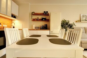 Dining - Ankerplatz-Neumarkt - My vacation apartment in the heart of Bremerhaven! (Bremerhaven)