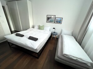 2 soverom, skrivebord, reiseseng for barn og wi-fi (inkludert)