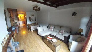 House | Living room - Casa La Pica With Access to the Garden (Alins)