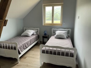 Tabla de planchar con plancha 