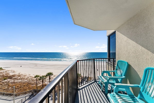 Property grounds - Beachfront 1BR w/ pools & daily attraction tickets (Panama City Beach)