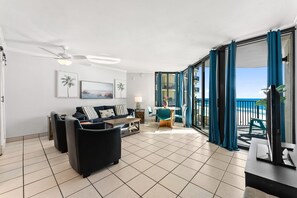 Smart TV - Beachfront 1BR w/ pools & daily attraction tickets (Panama City Beach)