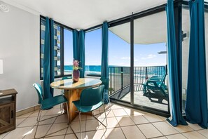 Dining - Beachfront 1BR w/ pools & daily attraction tickets (Panama City Beach)