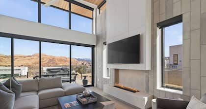 New Listing! The Strata at Lionsback | Ultra Luxury | Hot Tub