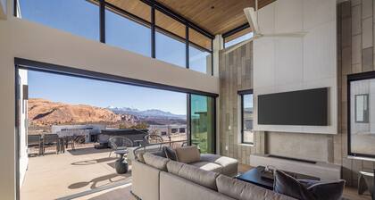 New Listing! The Strata at Lionsback | Ultra Luxury | Hot Tub