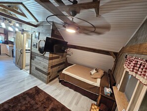 1 bedroom, bed sheets