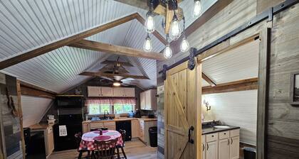 Cozy 1-bedroom apartment in wonderful Oak Harbor with AC