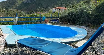 Happynest Leni, Greek flair, small country house, private pool, close to the beach