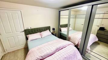 Iron/ironing board, WiFi, bed sheets