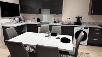 Microondas, horno y lavavajillas