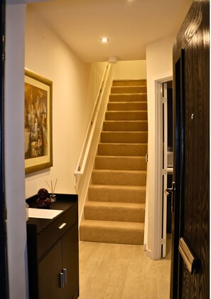 Interior - Warm, quiet and lovely 3 bedroom home away from home near the city centre (Sheffield)