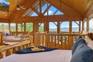 3 bedrooms, iron/ironing board, travel cot, free WiFi - Smoky Mtn Cabin·HotTub·Game Room·Views|Sleeps 12 (Sevierville)