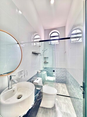 Shower, hair dryer, bidet, towels - Echo Villa Phan Thiet 3Bedroom (Thành phố Phan Thiết)