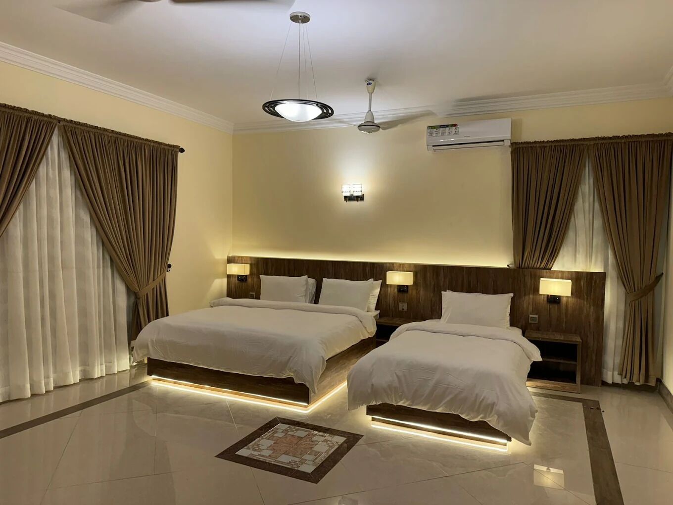 Deluxe tweepersoonskamer, uitzicht op de stad | Geluiddichte muren, een strijkplank/strijkijzer, gratis wifi