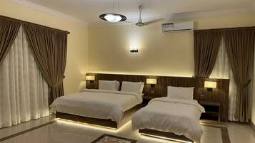 Deluxe tweepersoonskamer, uitzicht op de stad | Geluiddichte muren, een strijkplank/strijkijzer, gratis wifi