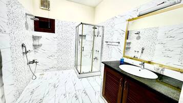 Deluxe Double Room, City View | Bathroom