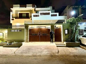 숙박 시설 정면