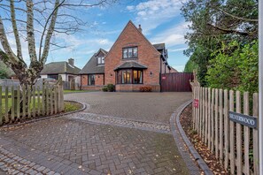 Exterior - Silverwood Beautiful Loft in Telford - Pass the Keys (Telford)