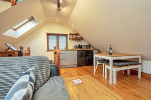 TV - Silverwood Beautiful Loft in Telford - Pass the Keys (Telford)