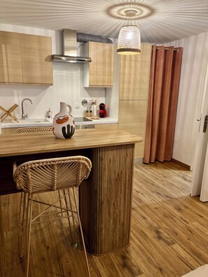 Private kitchen - La maisonnette de la Planchette • 5 min from Lac d'Aiguebelette - Peace & quiet (Dullin)