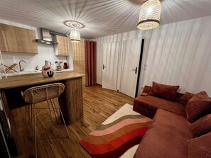 Living area - La maisonnette de la Planchette • 5 min from Lac d'Aiguebelette - Peace & quiet (Dullin)