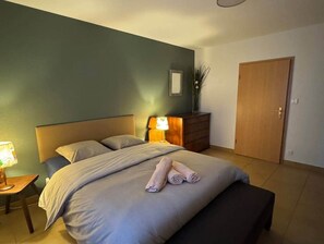 3 室のベッドルーム、WiFi、ベッドシーツ