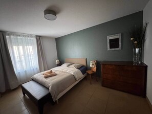 3 bedrooms, WiFi, bed sheets