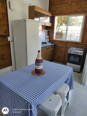 Private kitchen - 3-bedroom house 850m from the beach, north of the island (Florianópolis)