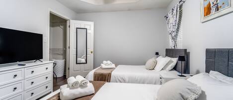 3 soverom, skrivebord, strykejern/-brett og wi-fi (inkludert)