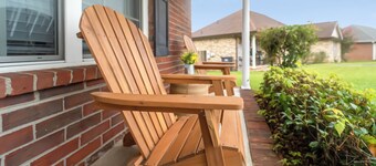 Newly Furnished - Max Comfort - Master’s Retreat!