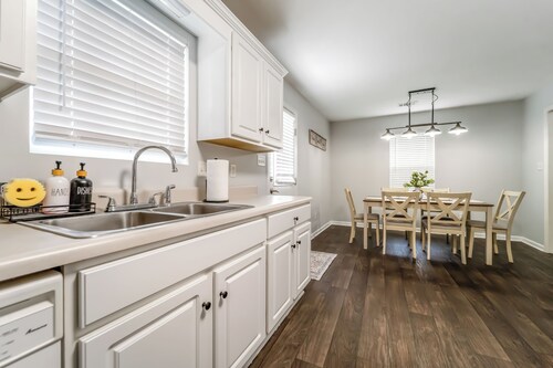 Newly Furnished - Max Comfort - Master’s Retreat!