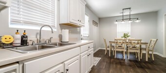 Newly Furnished - Max Comfort - Master’s Retreat!