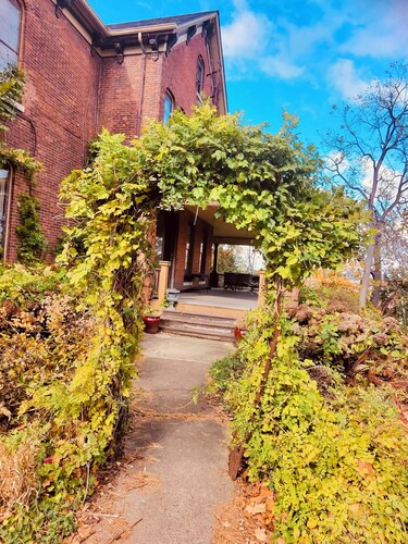 Quaint 5-bedroom mansion in charming Dubuque perfect for families