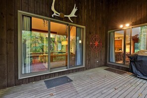 Terrace/patio - 15 min to Okemo/Killington Cozy Mountain Cabin (Plymouth)